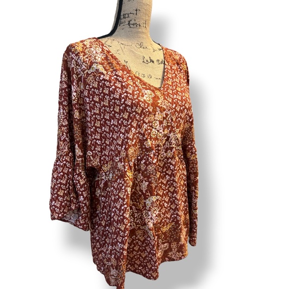 ANDREE BY UNIT. EC. Rust Floral Blouse with flared sleeves.  Size 1X - Picture 3 of 6